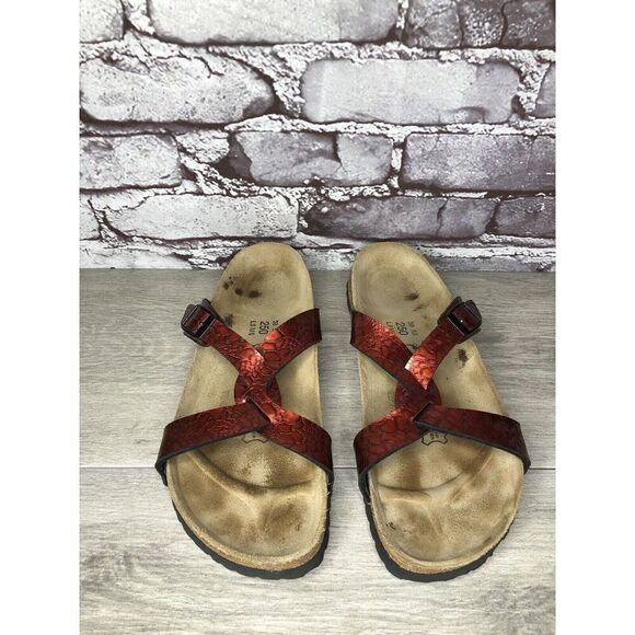 Birkenstock Birki’s Red Patent Leather Croc Cork Strap Sandals Women Sz 39EU/8US - Picture 16 of 16